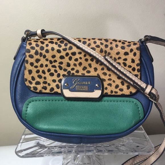 GUESS ✨ crossbody bag
